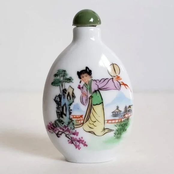 Collectible Chinese SNUFF BOTTLE Hand Painted Porcelain Small Miniature - Picture 1 of 8